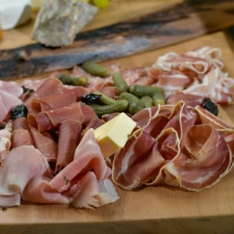 Planche de foccacias au romarin, Straciatella et pesto de tomate