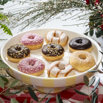 Plateau de 8 donuts colorés au sucre