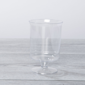 Verres à pied jetables